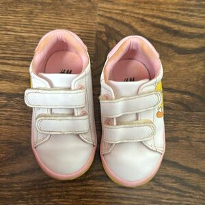 Looney tunes sneakers kid size 4-5